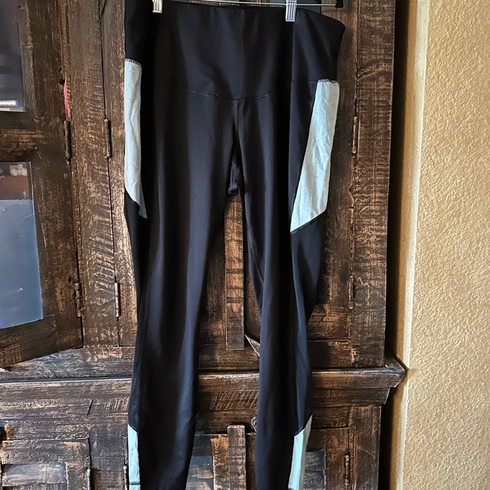 Rainbeau Curves Black & Light Green Athletic Leggings w/ sheer sections Sz 18-20